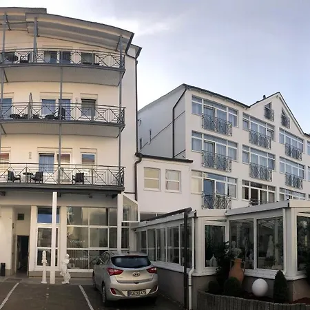 Esplanade & Rialto 3* Binz
