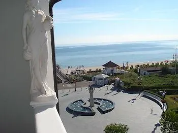 Esplanade & Rialto Остзебад Бинц